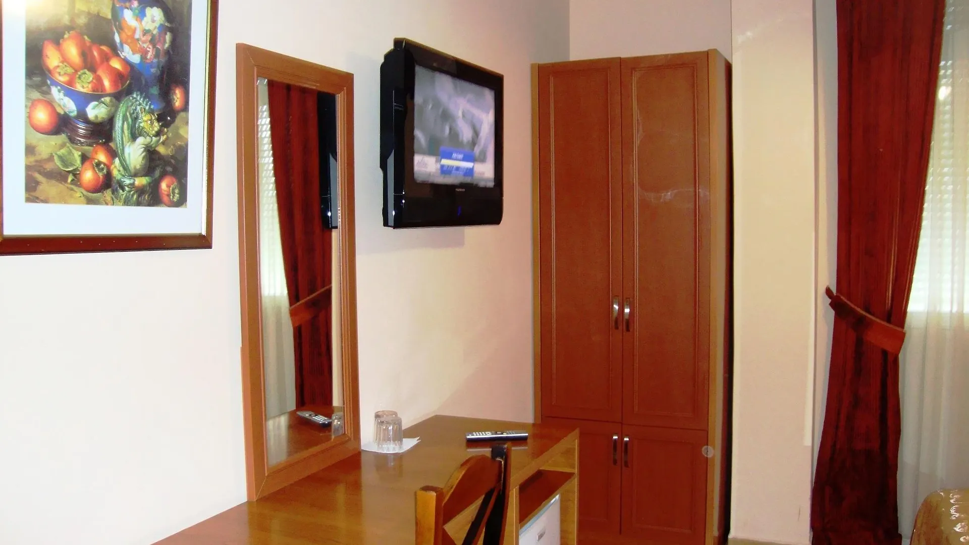 Hotel Nobel Τίρανα 3*,