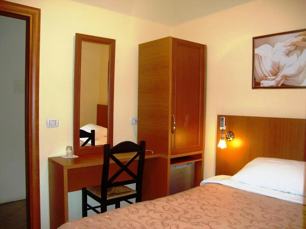 Hotel Nobel Τίρανα 3*,